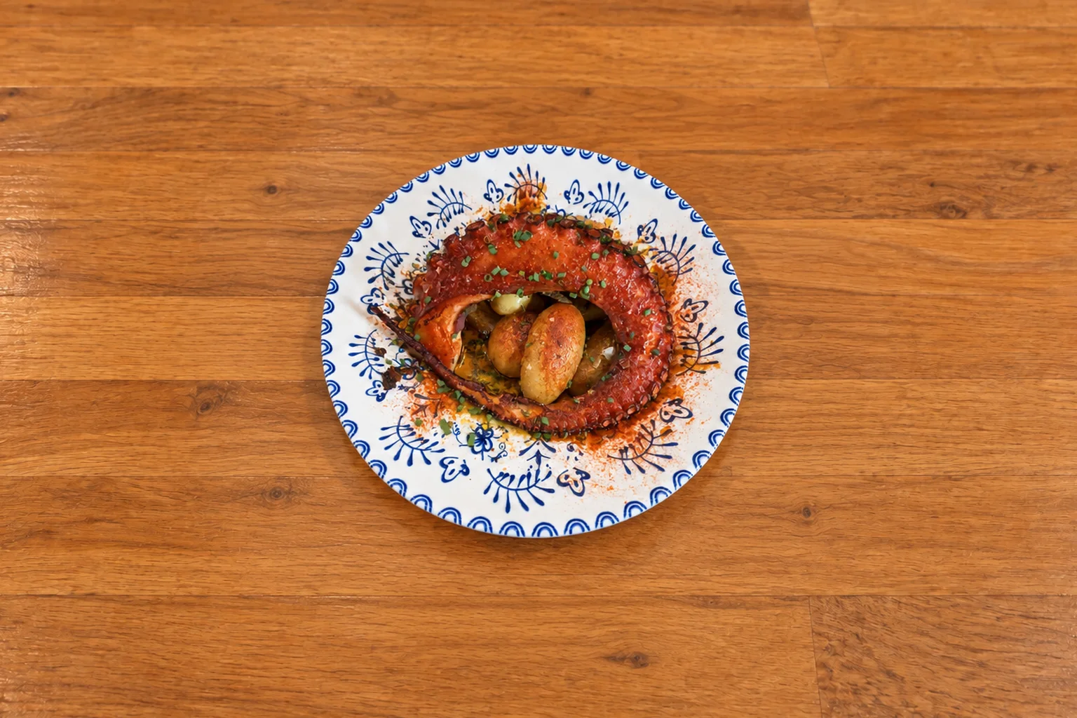 Pulpo a la plancha con patatas